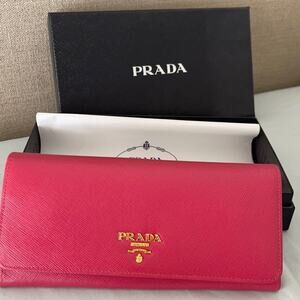 Prada Wallet in Pink - Excellent Condition